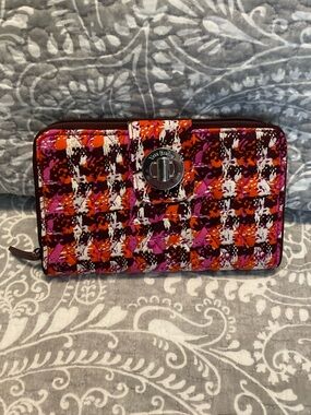 Vera Bradley RFID Turnlock Wallet in Houndstooth Tweed - Pink Plum Cream